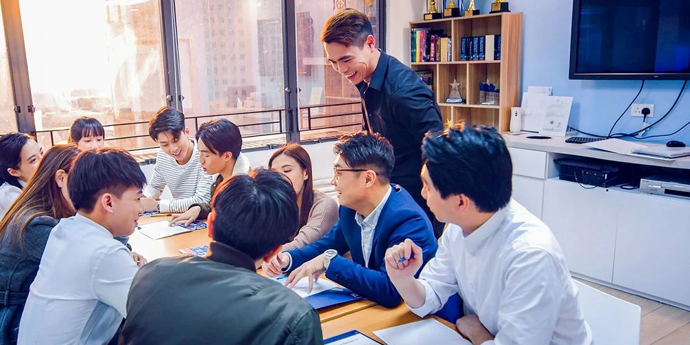 英文開心學，額外的會話課堂只限8-12個學生，以全英語教授，英語聽講練習多，讓你可以多加運用，掌握精通竅門，增強信心。